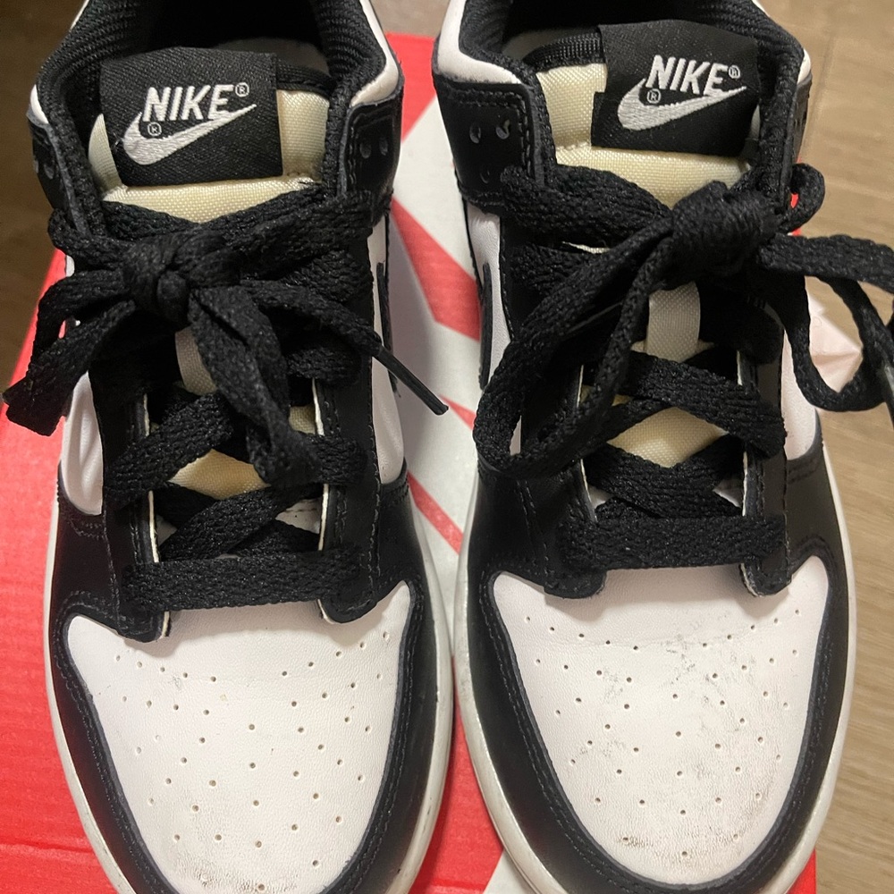 Nike Kids Black & White Low-Top Sneakers with Cream Tongue